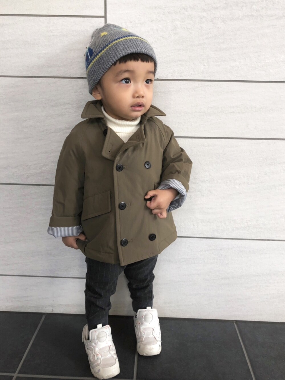 「キッズコーデ、冬コーデ、男の子、おとこのこーで、息子コーデ、2歳、男の子コーデ、ファミリア、男の子ファッション、むすこーで」｜「FITHのアイテム（ダウンジャケット/コート、グリーン系）」を使った、kotaroさん（キッズ・90cm）の冬コーディネートの1枚目の写真
