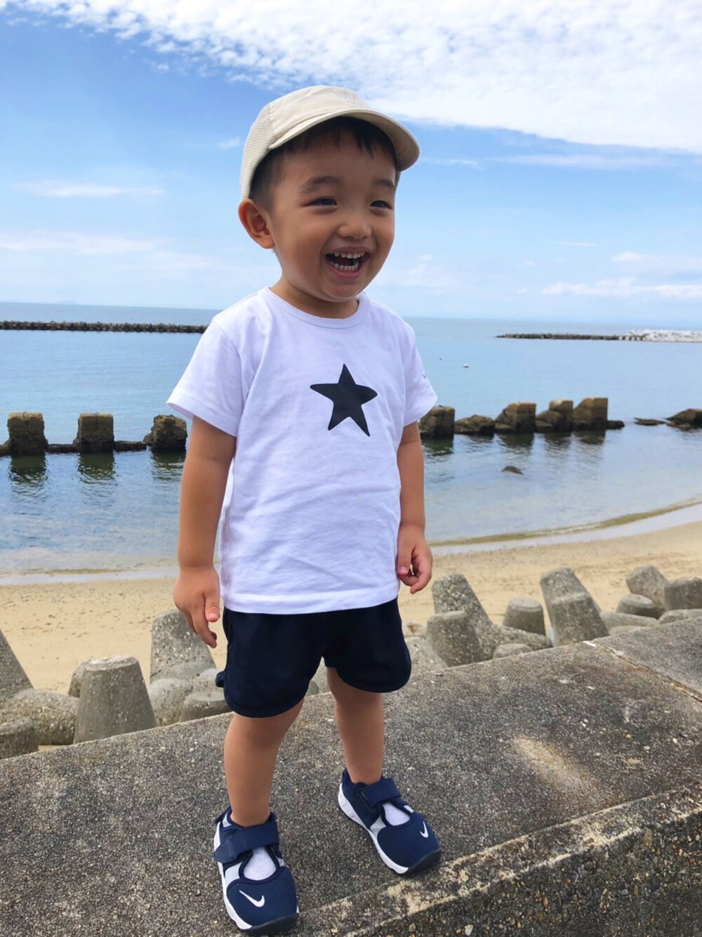 「キッズファッション、kids、男の子コーデ、男の子、夏コーデ、むすこーで、息子、息子コーデ、2歳、2歳7ヶ月」｜「agnes b.のアイテム（Tシャツ/カットソー、ホワイト系）」を使った、kotaroさん（キッズ・90cm）の夏コーディネートの1枚目の写真