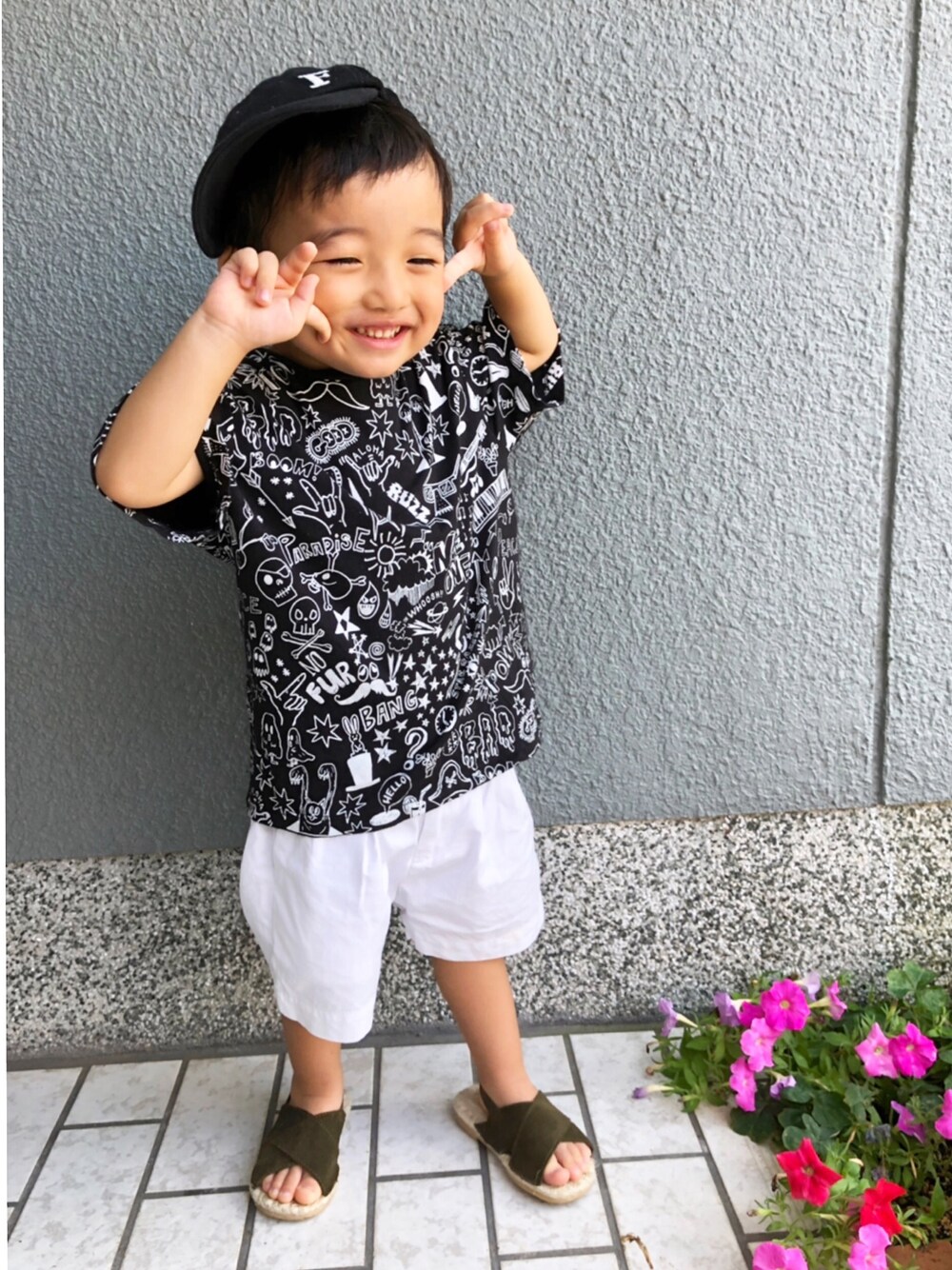 「キッズファッション、キッズコーデ、キッズ、男の子、男の子コーデ、韓国子供服、むすこーで、息子、2歳、2歳8ヶ月」｜「STELLA McCARTNEYのアイテム（Tシャツ/カットソー、ブラック系）」を使った、kotaroさん（キッズ・90cm）の夏コーディネートの1枚目の写真
