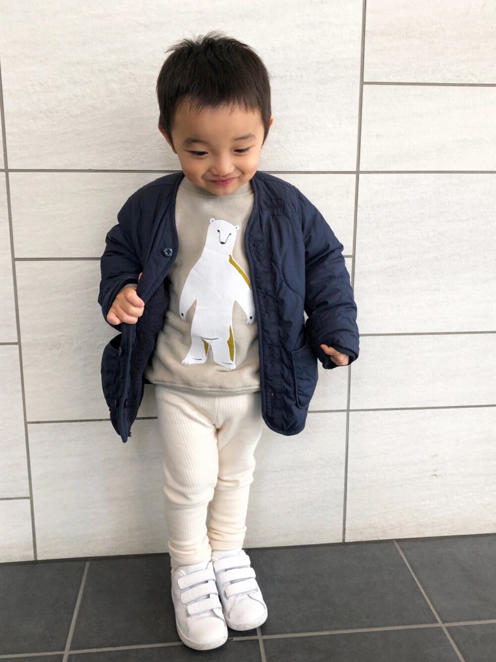 「キッズコーデ、ギッズ、kids、おとこのこ、男の子、男の子コーデ、息子、息子コーデ、3歳、3歳男の子」｜「FITHのアイテム（トップス、グレー系）」を使った、kotaroさん（キッズ・90cm）の冬コーディネートの1枚目の写真