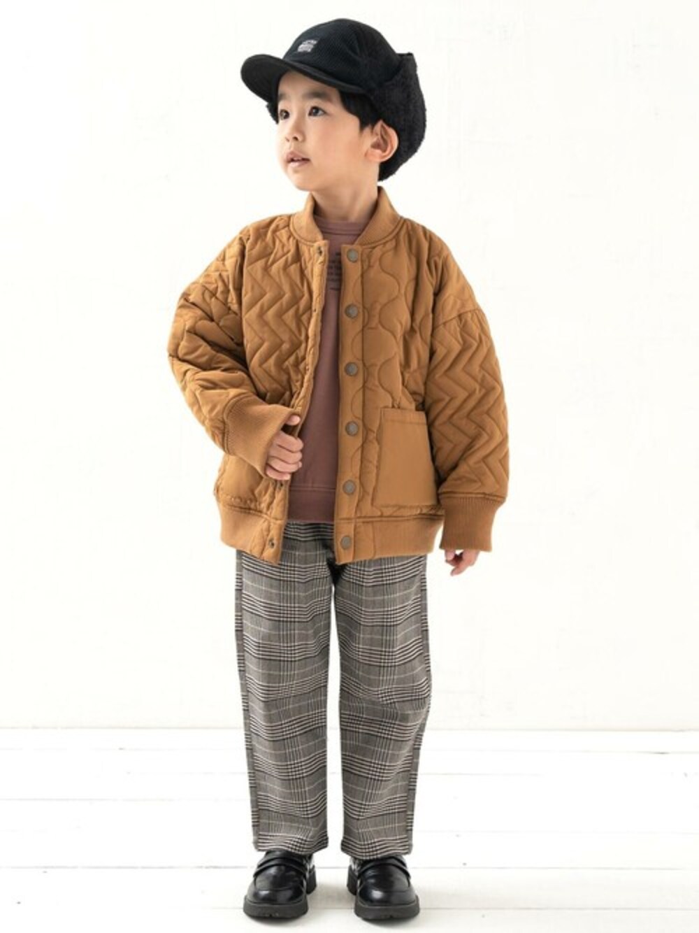 「カジュアル、秋のコーデ、プチプラ、男の子、秋服、DILASH」｜「DILASHの撥水タフタクレイジーキルトジャケット（ブルゾン、ベージュ系）」を使った、DIL baby&kids shopさん（キッズ・106cm）の秋コーディネートの1枚目の写真