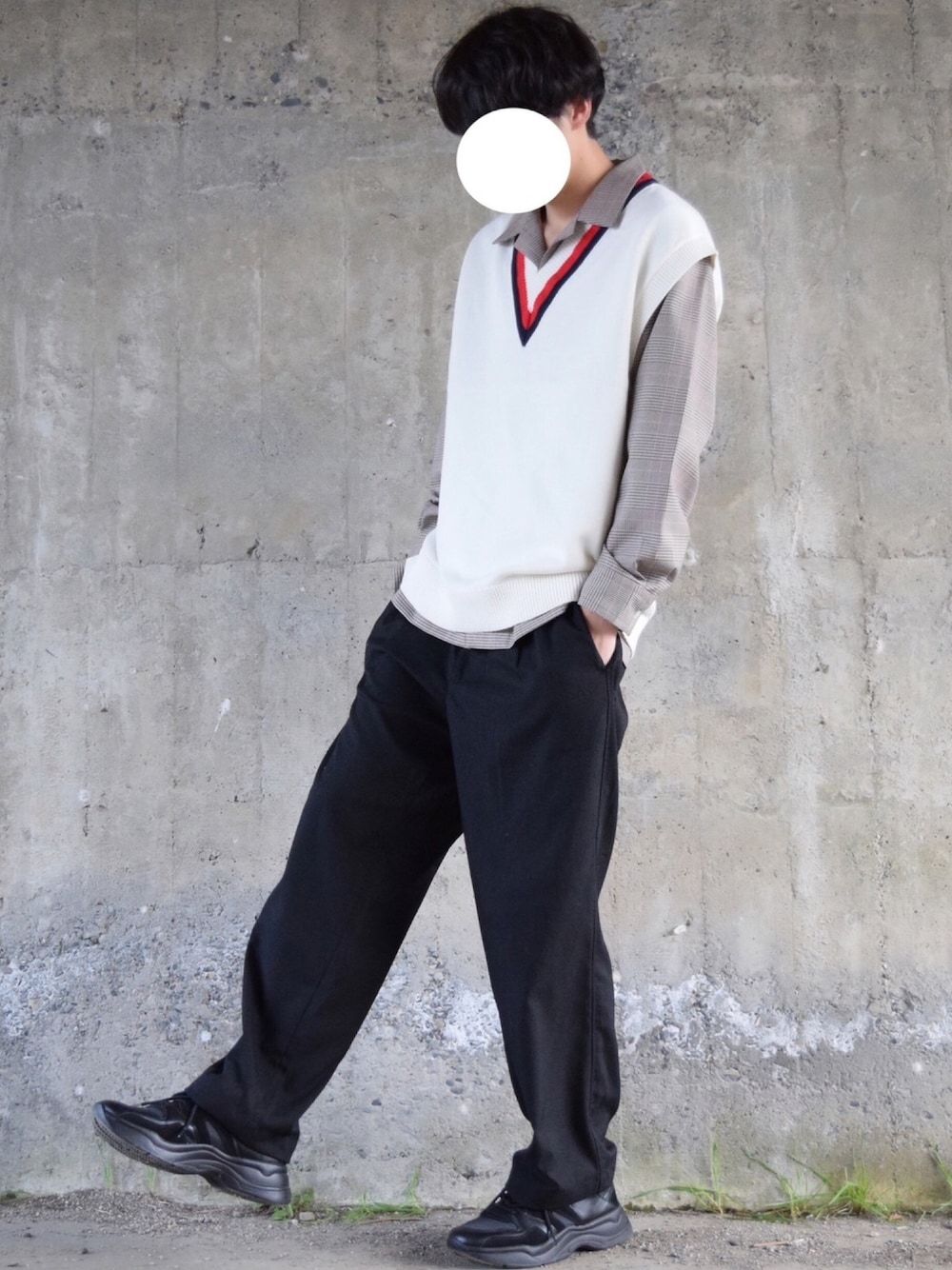 「おしゃれさんと繋がりたい、シンプルコーデ、チルデンニット、休日スタイル、GU、プチプラ、ootd、オープンカラーシャツ、シンプル、プチプラコーデ」｜「GUのアイテム（ベスト、ホワイト系）」を使った、なおゑさん（メンズ・180cm）の冬コーディネートの1枚目の写真