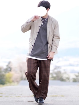 「EDWIN」｜「アイテム（スラックス）」を使った、なおゑさん（メンズ・180cm）の春コーディネート