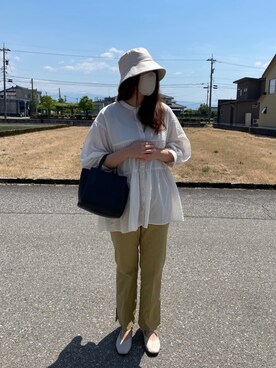 「grove（グローブ）の人気急上昇！インスタライブ紹介【S-LL】ティアードチュニックブラウス（シャツ/ブラウス、ホワイト系）」を使った、rinoさん（レディース・165cm）の春コーディネート