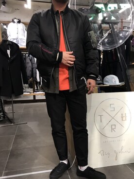 「surt（サート）のアイテム（MA-1）」を使った、鈴木健之さん（メンズ・180cm）の冬コーディネート
