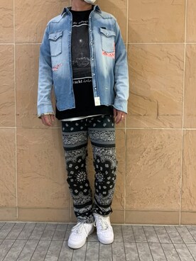 「surt（サート）のアイテム（トップス）」を使った、鈴木健之さん（メンズ・180cm）の春コーディネート