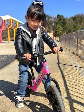 「公園コーデ」｜「アイテム（ライダースジャケット）」を使った、さらさん（キッズ・100cm）の春コーディネート