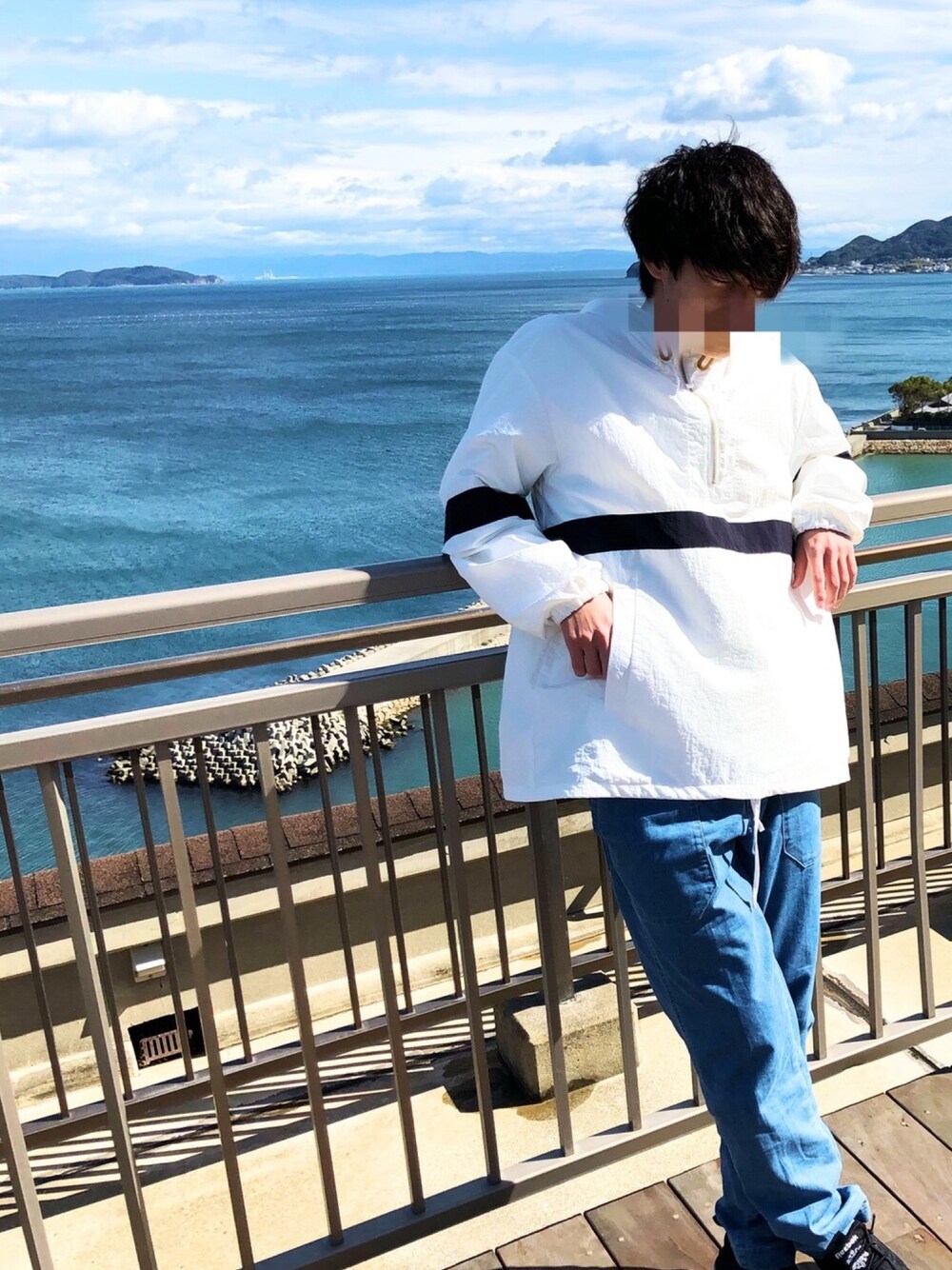 「春コーデ、春、プチプラ、プチプラコーデ、GU、ナイロンパーカー、スニーカー、ストリート、シンプル、ootd」｜「GUのアノラックパーカー（パーカー、ホワイト系）」を使った、Yusukeeeeさん（メンズ・168cm）の春コーディネートの1枚目の写真