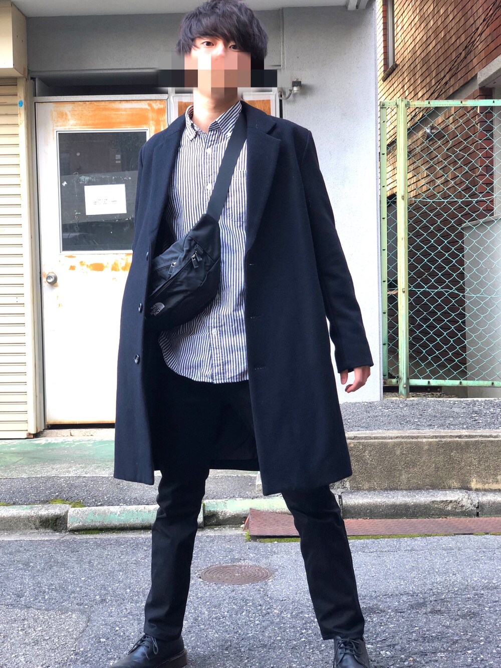 「チェスターコート、春コーデ、春、ストライプ、カジュアルコーデ、シンプル、シンプルコーデ、シャツスタイル、オトナカジュアル、休日スタイル」｜「LIDNMのメリノライトメルトンチェスター（チェスターコート、ブルー系）」を使った、Yusukeeeeさん（メンズ・168cm）の春コーディネートの1枚目の写真