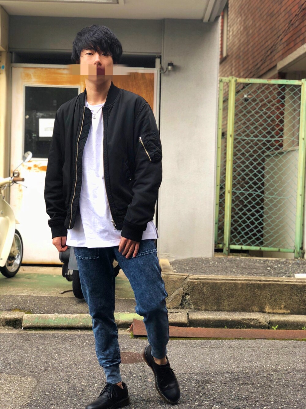 「春コーデ、春、ビッグシルエット、スウェット、スウェットパンツ、MA-1、GU、Tシャツ、プチプラ、プチプラコーデ」｜「HAREのHARE ネックレス（ネックレス、シルバー系）」を使った、Yusukeeeeさん（メンズ・168cm）の春コーディネートの1枚目の写真