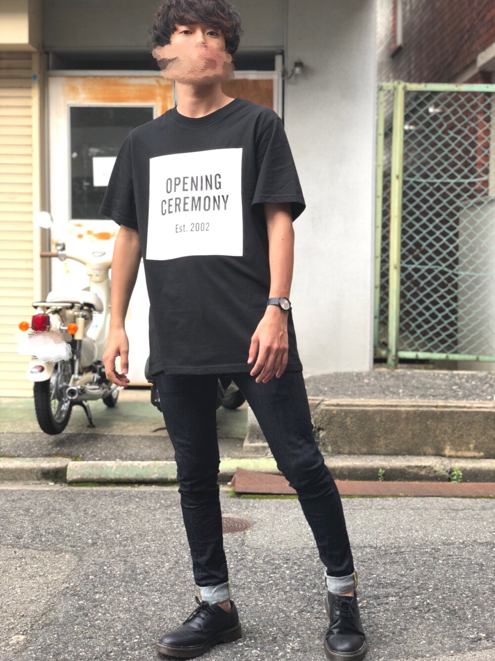 「夏コーデ、シンプルスタイル、シンプルコーデ、モノトーン、モノトーンコーデ、OPENING CEREMONY、LIDnM、チープカシオ、スキニーデニム、黒Tシャツ」｜「OPENING CEREMONYのOpening Ceremony - ロゴプリントtシャツ - unisex - コットン - M（Tシャツ/カットソー、ブラック系）」を使った、Yusukeeeeさん（メンズ・168cm）の夏コーディネートの1枚目の写真