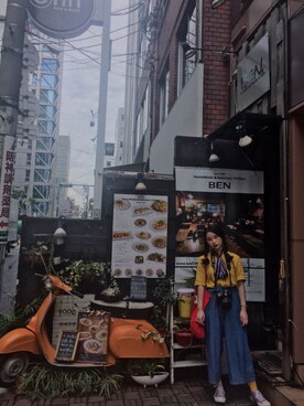 「travel」｜「アイテム（チノパンツ）」を使った、Justine Chengさん（レディース・153cm）の春コーディネート