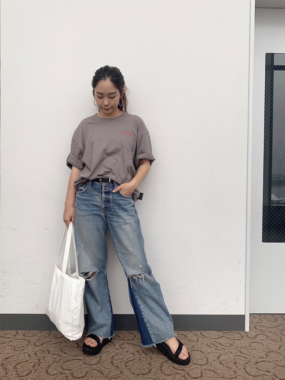 「Tシャツ×デニム、ラクチンコーデ、韓国ファッション、韓国ブランド、通販ブランド」｜「jammlyのアイテム（Tシャツ/カットソー、グレー系）」を使った、hannannyさん（レディース・153cm）の夏コーディネートの1枚目の写真