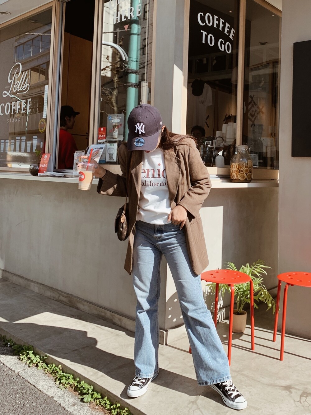 「VINTAGE、sporty、sneakers、converse、casual」｜「NEW ERAのニューエラ キャップ 9TWENTY COOPERSTOWN MINI LOGO MLB ニューヨークヤンキース NEW ERA（キャップ、ブラック系）」を使った、hannannyさん（レディース・153cm）の秋コーディネートの1枚目の写真