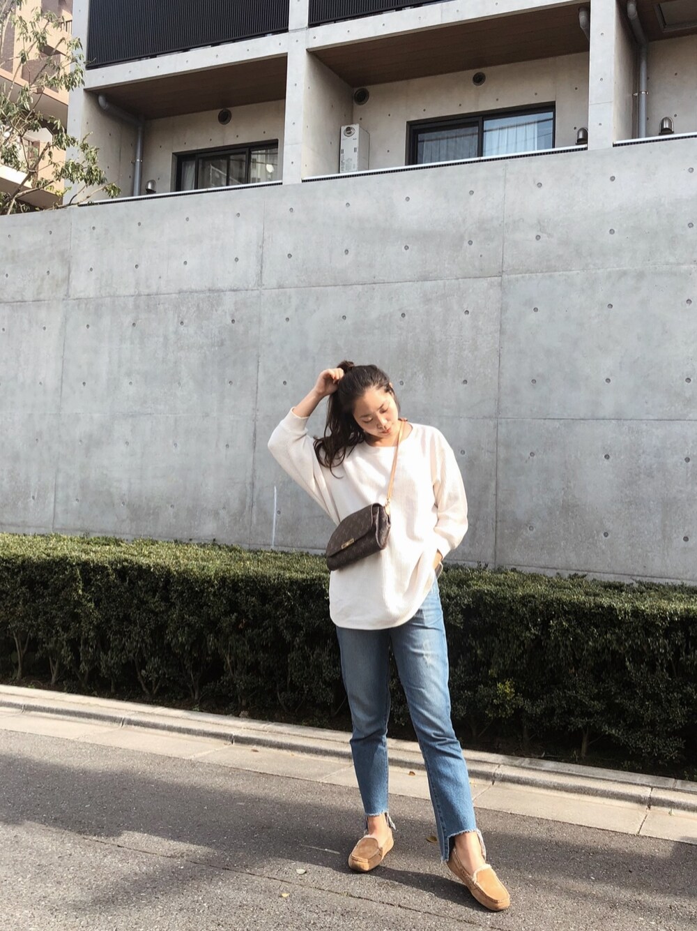 「アウターのない生活、シンプルコーデ、ラフスタイル、春コーデ」｜「UNIQLOのワッフルクルーネックT（7分袖）（Tシャツ/カットソー、ホワイト系）」を使った、hannannyさん（レディース・153cm）の春コーディネートの1枚目の写真