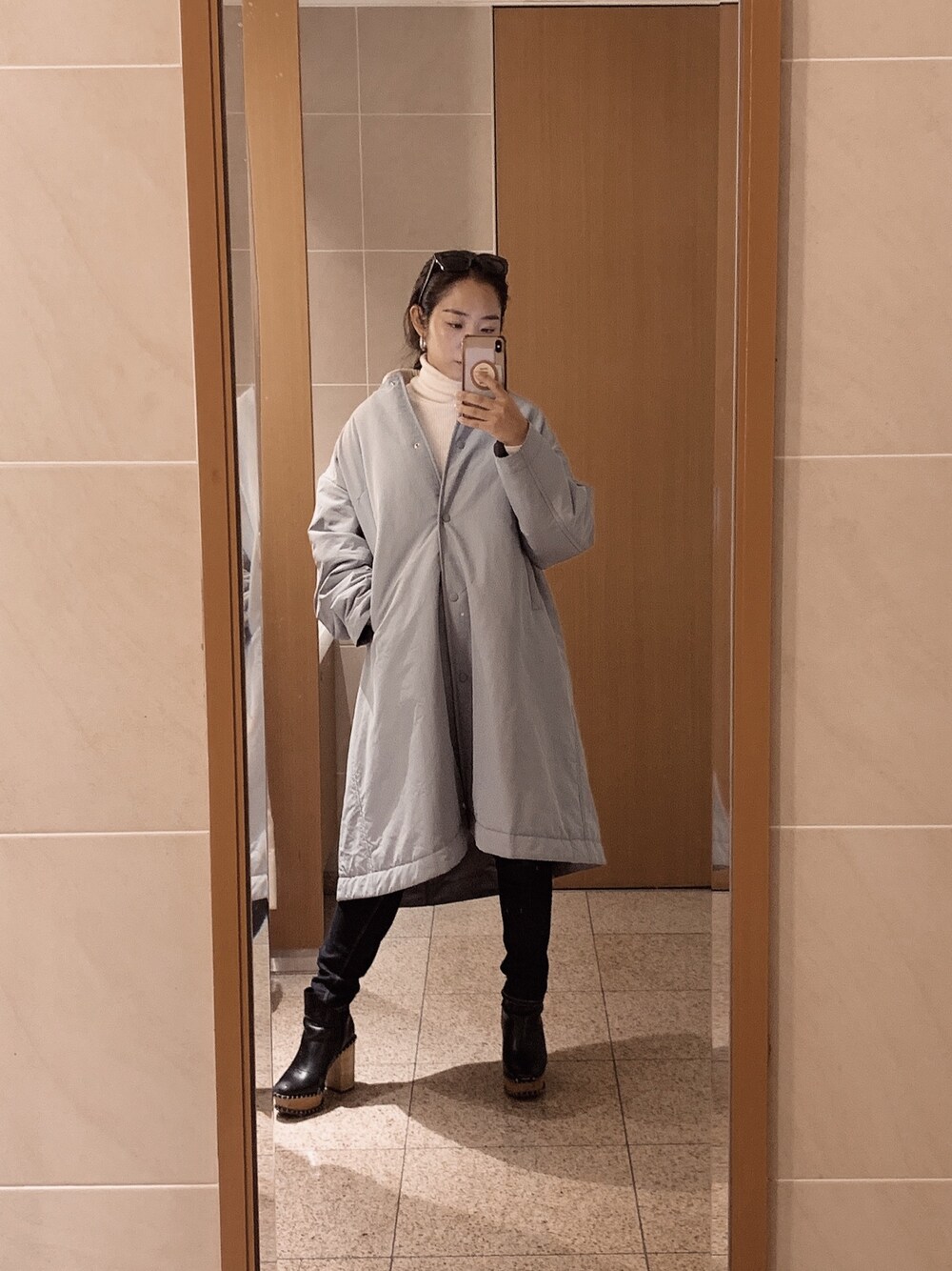 「winter、韓国ファッション、ラフコーデ、シンプル」｜「MOUSSYのWOODEN HEEL BOOTS（ブーツ、ブラック系）」を使った、hannannyさん（レディース・153cm）の冬コーディネートの1枚目の写真