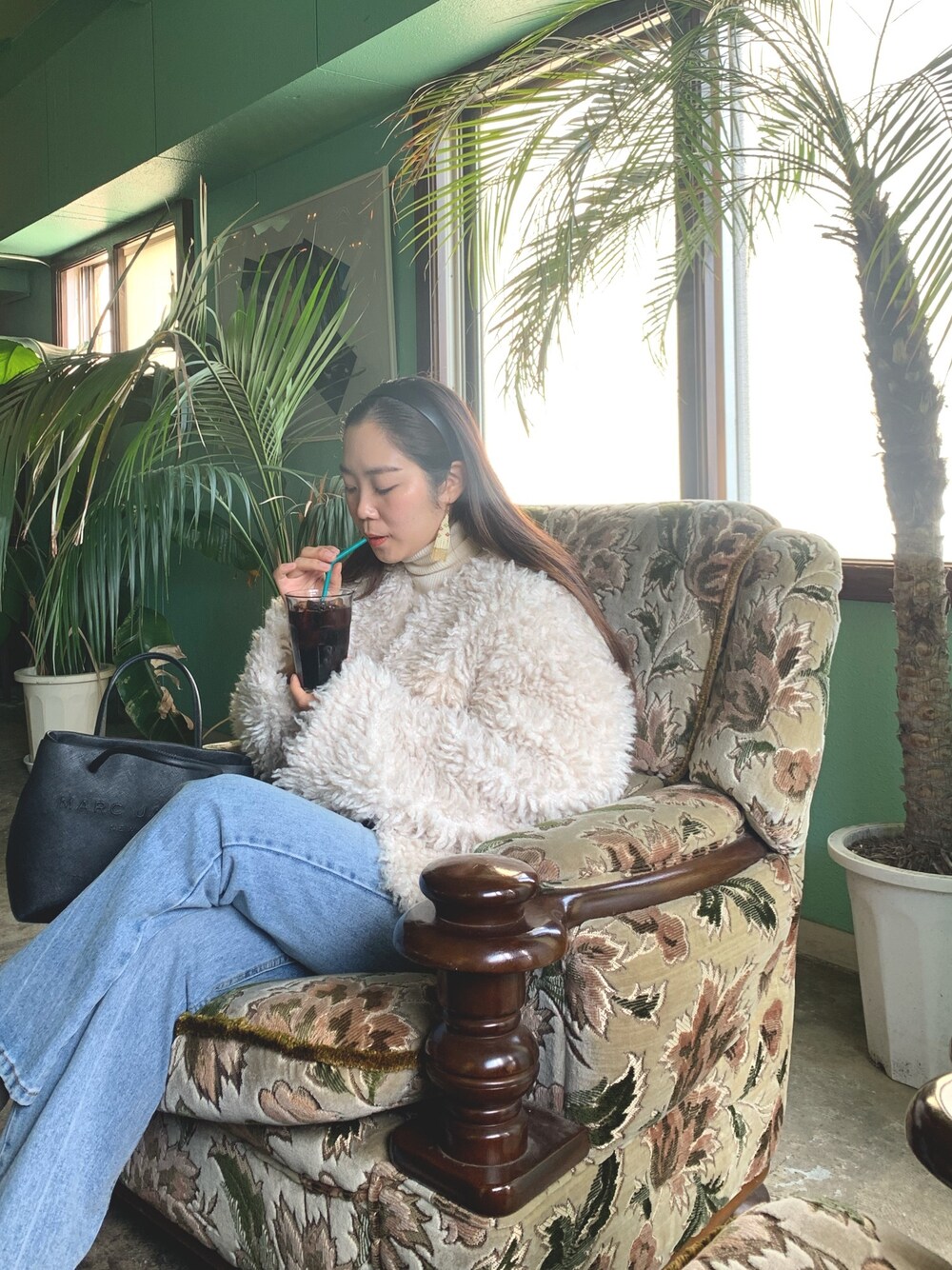 「ootd、outfit、冬コーデ、デニムコーデ」｜「MOUSSYのCURLED F/FUR COAT（その他アウター、ホワイト系）」を使った、hannannyさん（レディース・153cm）の冬コーディネートの1枚目の写真