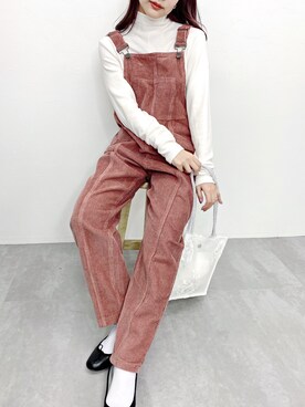 サロペット オーバーオール ピンク系 を使った ワントーンコーデ の人気ファッションコーディネート Wear