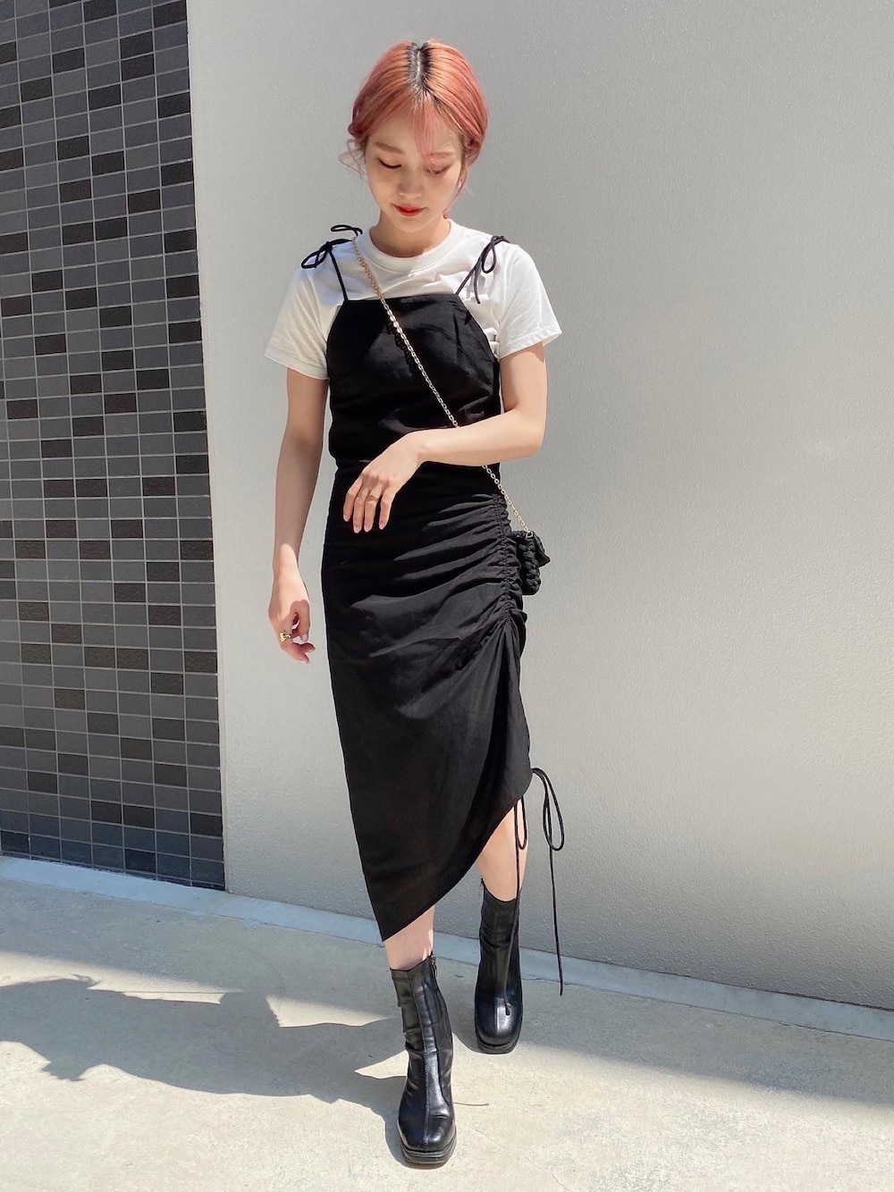 「オトナカジュアル、今日のコーデ、休日スタイル、低身長、ootd、サスティナブル、Tシャツ、ロングワンピース、ストリート、ブラック」｜「H&Mのアイテム（ワンピース、ブラック系）」を使った、安中亜美さん（レディース・149cm）の春コーディネートの1枚目の写真