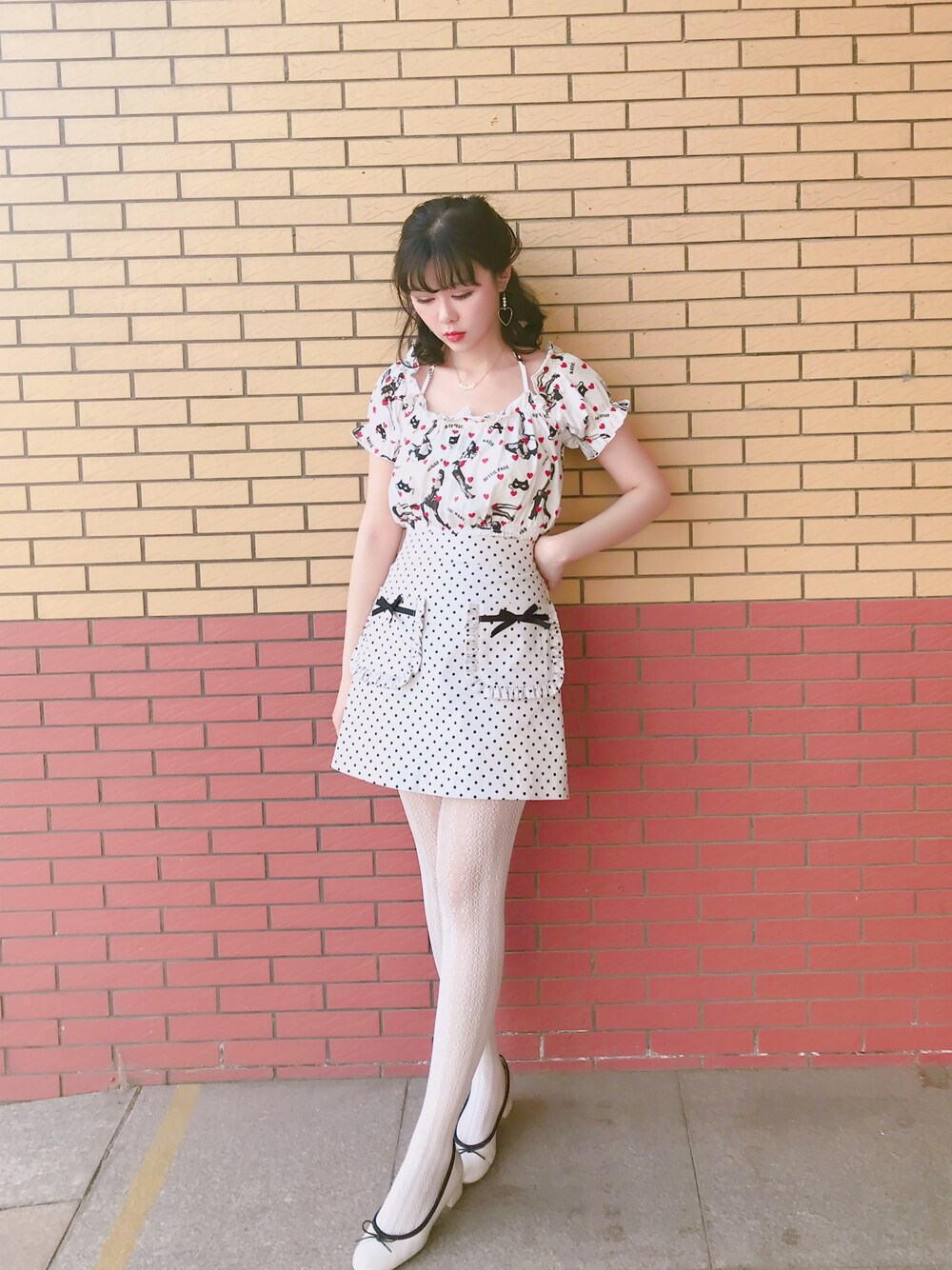 「katie、Honey Cinnamon」｜「KatieのI LOVE BETTIE FAB パフトップ（その他トップス、ホワイト系）」を使った、Aimeさん（レディース・160cm）の春コーディネートの1枚目の写真