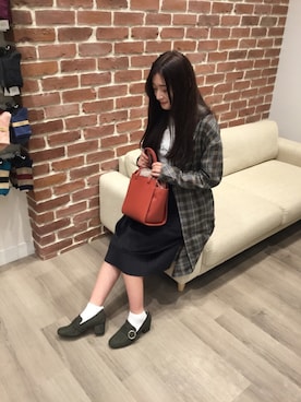 「アイテム（ローファー、グリーン系）」を使った、WAORientalTRaffic幕張さん（レディース・166cm）の秋コーディネート