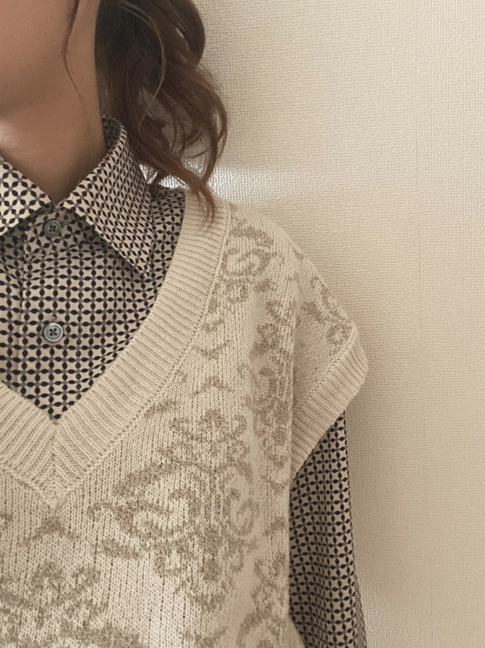 「プチプラ、今日のコーデ、おしゃれさんと繋がりたい、柄シャツ」｜「apres jour mignonのアイテム（ニット/セーター、ベージュ系）」を使った、Nazukiさん（レディース・160cm）の春コーディネートの1枚目の写真