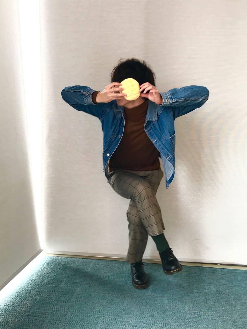 「SEVENDAYS=SUNDAYの・ビッグシルエットメンズデニムGジャン（デニムジャケット、ブルー系）」を使った、よきさん（メンズ・178cm）の秋コーディネートの1枚目の写真