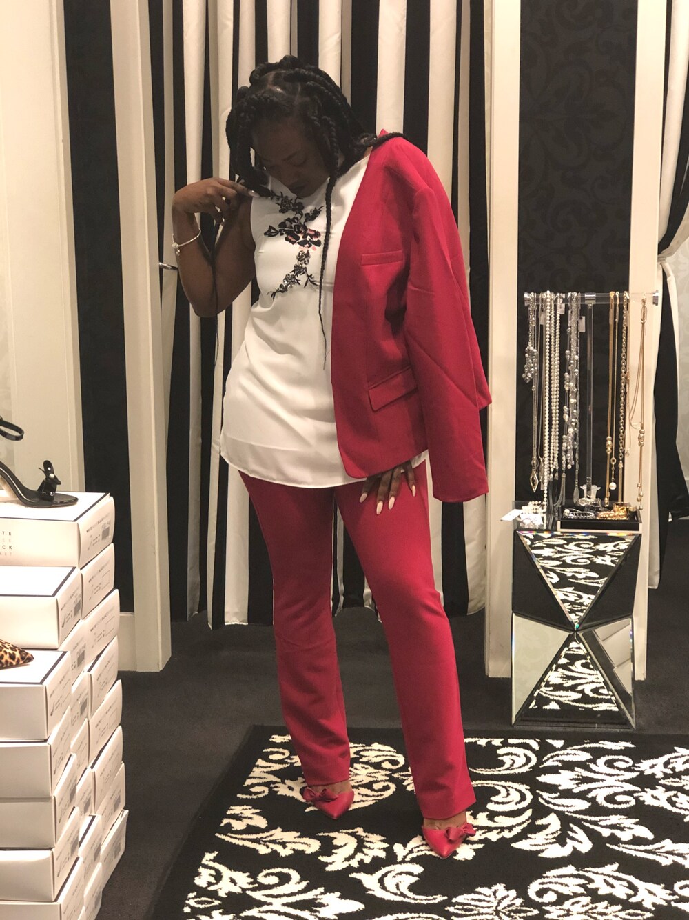 「empressred、red」｜「WHITE HOUSE BLACK MARKETのアイテム（スーツジャケット、その他）」を使った、Barbarella 🐐さん（レディース・160cm）の夏コーディネートの1枚目の写真
