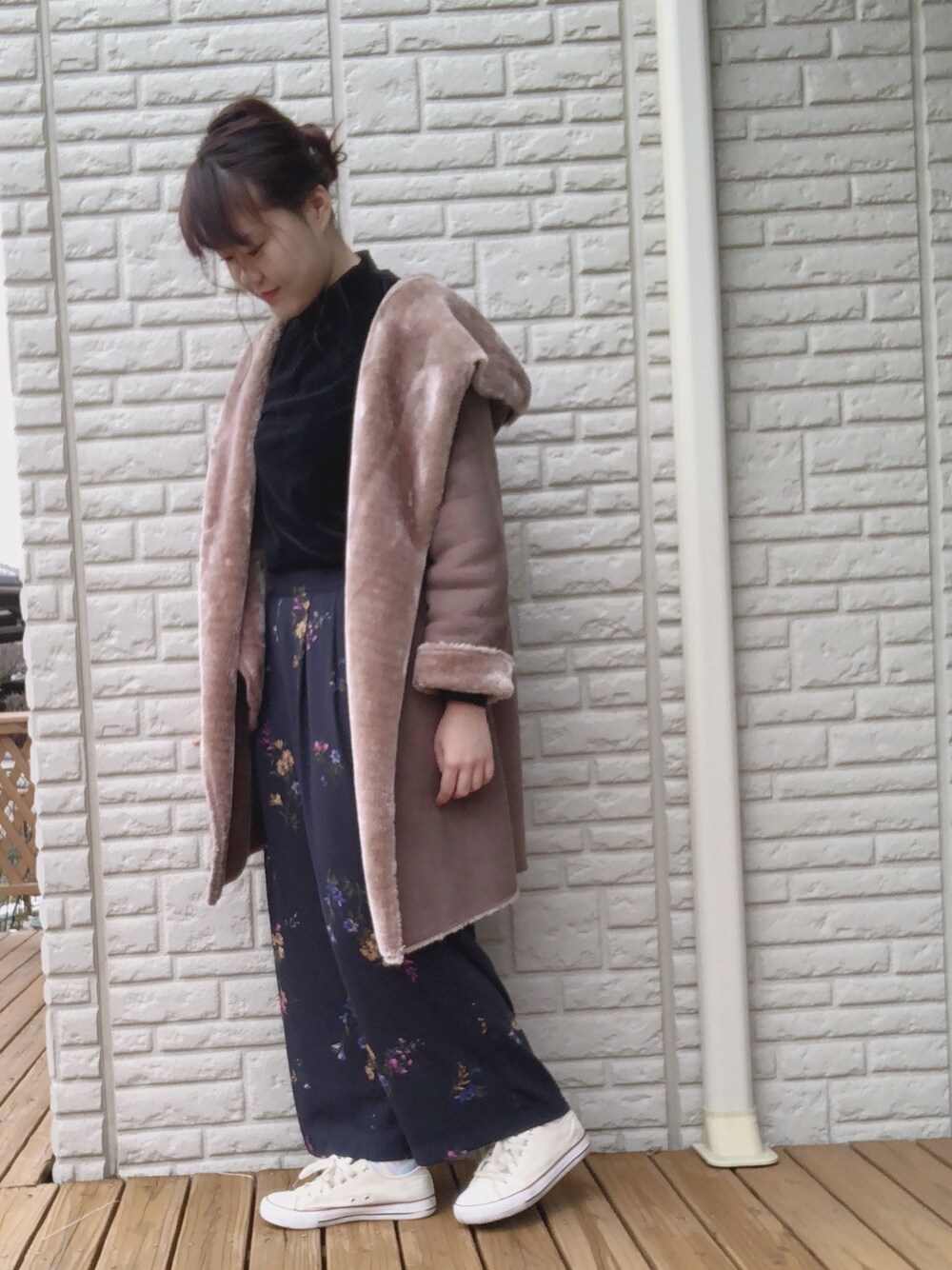 「フォローミー、♥」｜「Right-onの【BACK NUMBER】フェイクムートンフードコート（ムートンコート、ブラウン系）」を使った、 fumi☺︎︎さん（レディース・160cm）の冬コーディネートの1枚目の写真