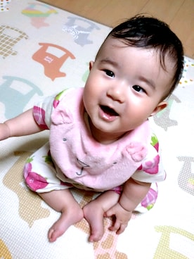 「babyGAP（babyGAP）のアイテム（スタイ/よだれかけ、ピンク系）」を使った、with Sunnyさん（キッズ・80cm）の冬コーディネート