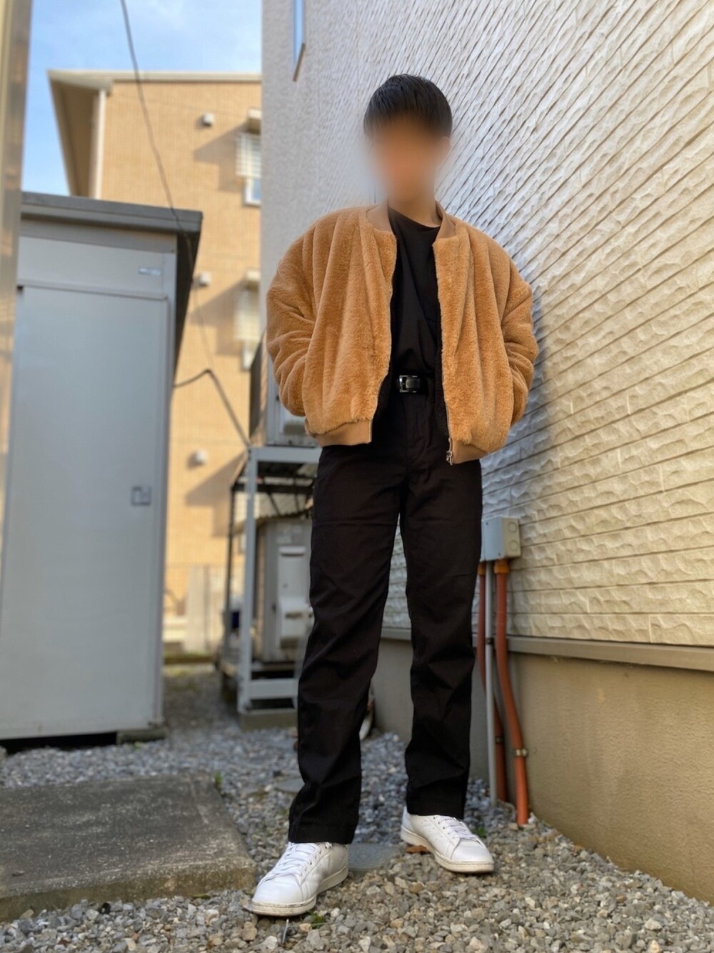 「ブラックコーデ、今日のコーデ、ジャケット、G.O.C、シャツ、パンツ、GU、スニーカー、adidas」｜「GUのストレッチカラースリムパンツ（パンツ、ブラック系）」を使った、KENTAさん（メンズ・180cm）の冬コーディネートの1枚目の写真