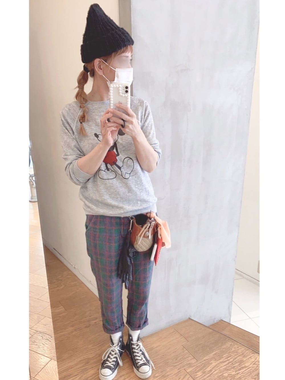 「オトナカジュアル、楽チンコーデ、ママコーデ、ミッキースウェット、仕事コーデ」｜「JOURNAL STANDARDのアイテム（パンツ、その他）」を使った、もーりさん（レディース・167cm）の秋コーディネートの1枚目の写真