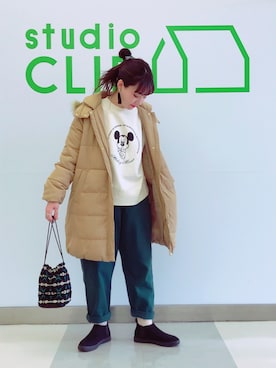 「ミッキー」｜「アイテム（ダウンジャケット/コート）」を使った、サカモトさん（レディース・156cm）の秋コーディネート
