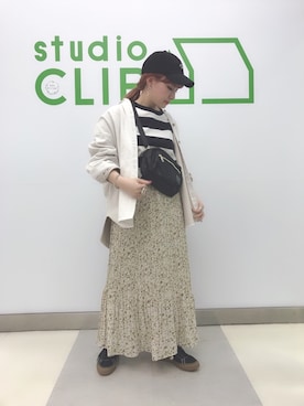 「柄×柄」｜「アイテム（その他アウター）」を使った、サカモトさん（レディース・160cm）の春コーディネート