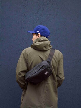 「Herschel Supply Co.（ハーシェルサプライ）のTour Medium（ボディバッグ/ウエストポーチ、ブラック系）」を使った、Herschel Supply Menさん（メンズ・170cm）の冬コーディネート