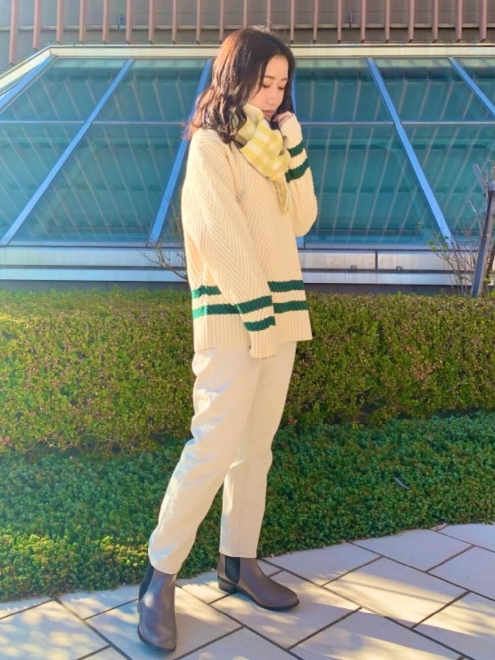 「大人カジュアル、シンプルコーデ、淡色コーデ、USAコットン、でにむ、キレイメカジュアル」｜「coenの■プレミアムデニムコレクション■テーパードレッグデニム#（デニムパンツ、ベージュ系）」を使った、蓮さん（レディース・160cm）の冬コーディネートの1枚目の写真