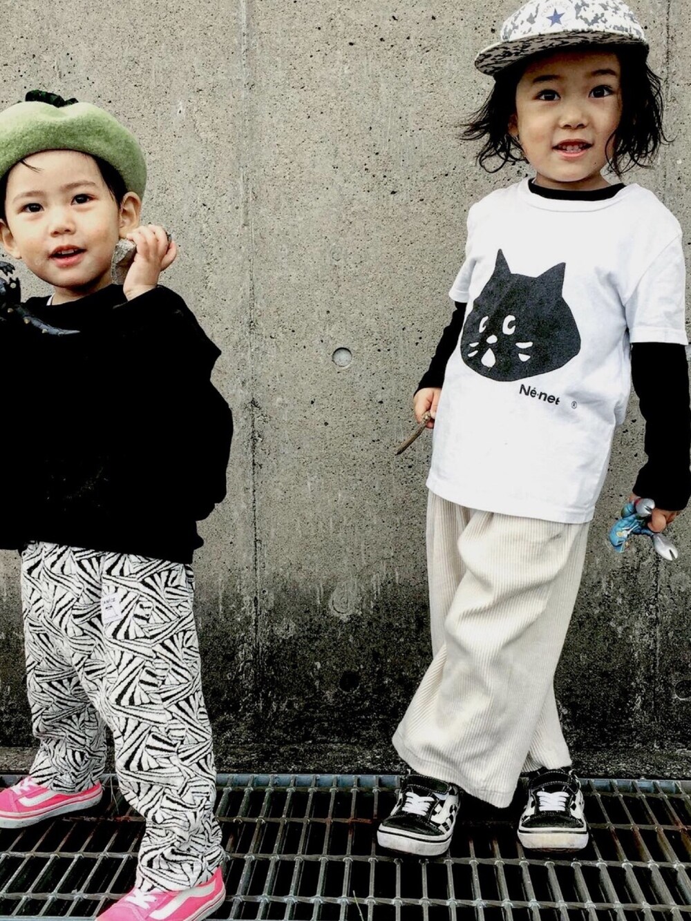 「キッズファッション、にゃー、おとこのこ、ジーユーコーデ」｜「にゃーのアイテム（Tシャツ/カットソー、ホワイト系）」を使った、puuuuton11さん（キッズ・100cm）の秋コーディネートの1枚目の写真