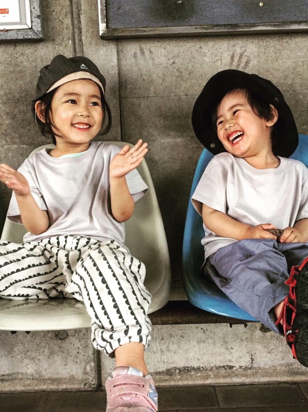 「キッズコーデ、シンプルコーデ、男の子コーデ、Tシャツ、無印良品、休日コーデ」｜「無印良品のアイテム（Tシャツ/カットソー、グレー系）」を使った、puuuuton11さん（キッズ・100cm）の春コーディネートの1枚目の写真