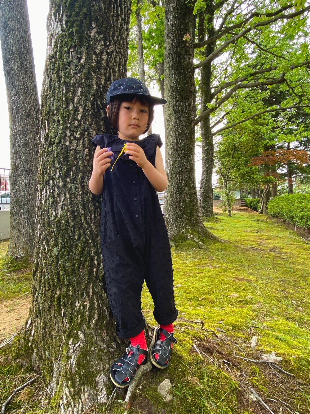 「こどもコーデ、これが私をアゲる服、オールインワン、ブラックコーデ、つぶつぶ、キャップ」｜「frankygrowのアイテム（オールインワン・サロペット、ブラック系）」を使った、puuuuton11さん（キッズ・100cm）の春コーディネートの1枚目の写真