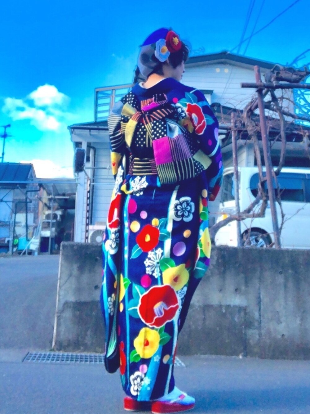 「振袖、振袖 成人式、振袖 古典柄、個性的、着物、椿柄」｜「ふりふのトリオベレー帽（ハンチング/ベレー帽、ブルー系）」を使った、ｆｕｍｉさん（レディース・155cm）の夏コーディネートの1枚目の写真
