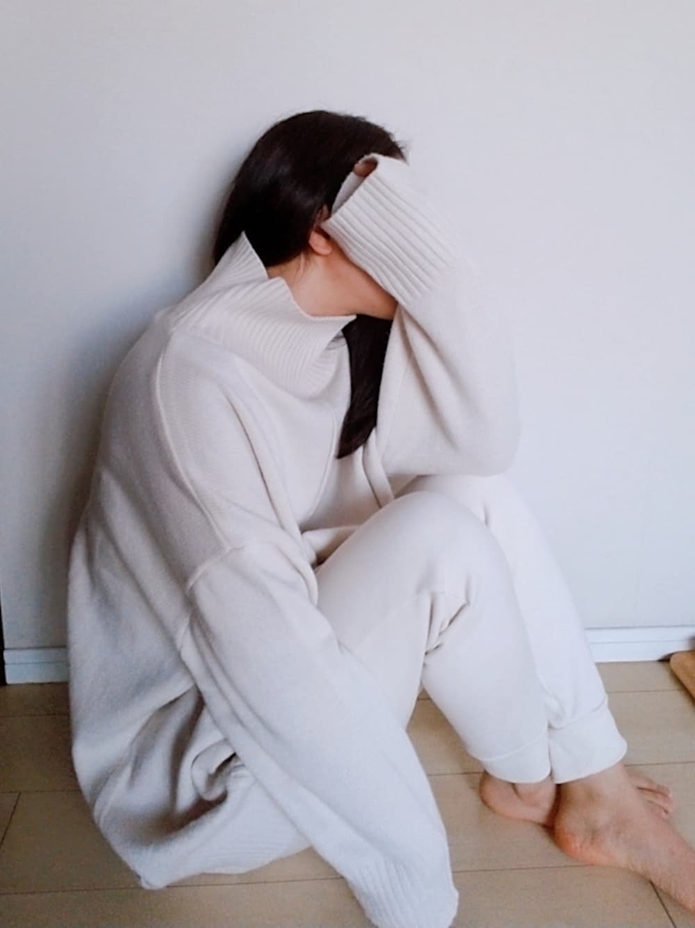 スウェットパンツを使った「オーバーサイズニット」の人気