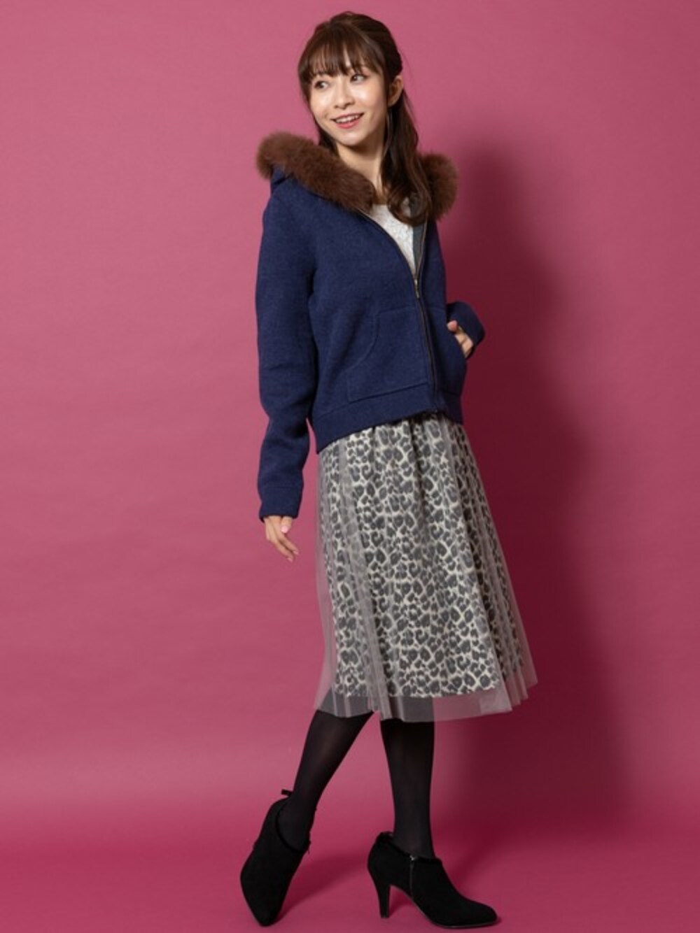 「スカート、レオパード、パーカー、リボン、チュールスカート、２ＷＡＹ、ootd、outfit、rew de rew、フォックスファー」｜「Rewdeのﾚｵﾊﾟｰﾄﾞ×ﾁｭｰﾙｽｶｰﾄ（8R10-09048）（スカート、グレー系）」を使った、Rewde Staffさん（レディース・154cm）の秋コーディネートの1枚目の写真