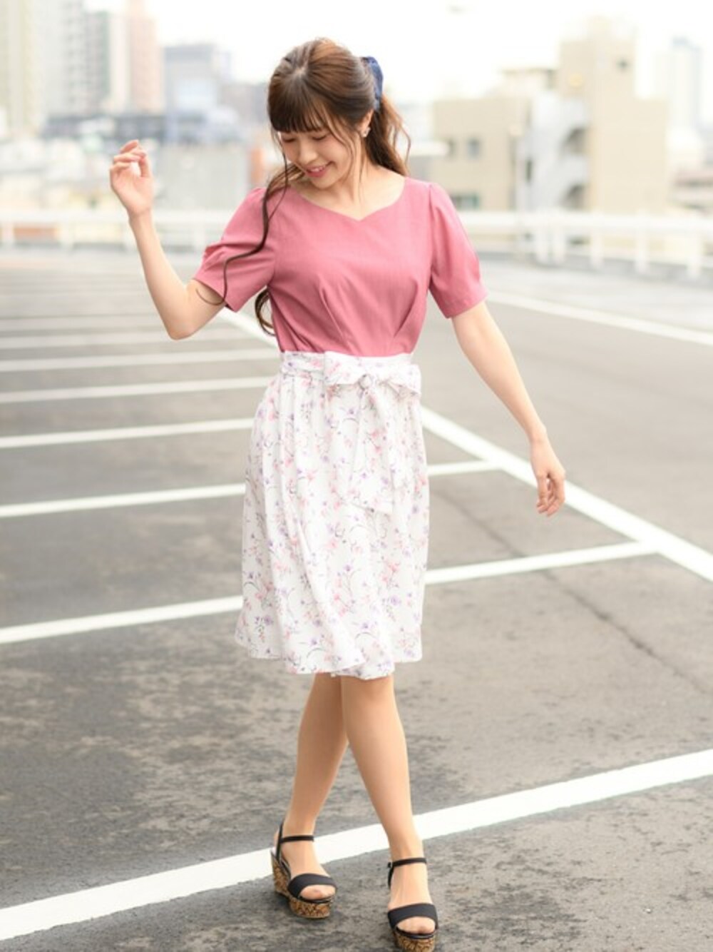 「ワンピース、サンダル、ウェッジソール、ootd、小花柄、春コーデ、ドッキングワンピ、ワンピーススタイル、pink、rew de rew」｜「Rewdeの花柄ﾄﾞｯｷﾝｸﾞﾜﾝﾋﾟｰｽ（9R05-04120）（ワンピース、ピンク系）」を使った、Rewde Staffさん（レディース・163cm）の春コーディネートの1枚目の写真