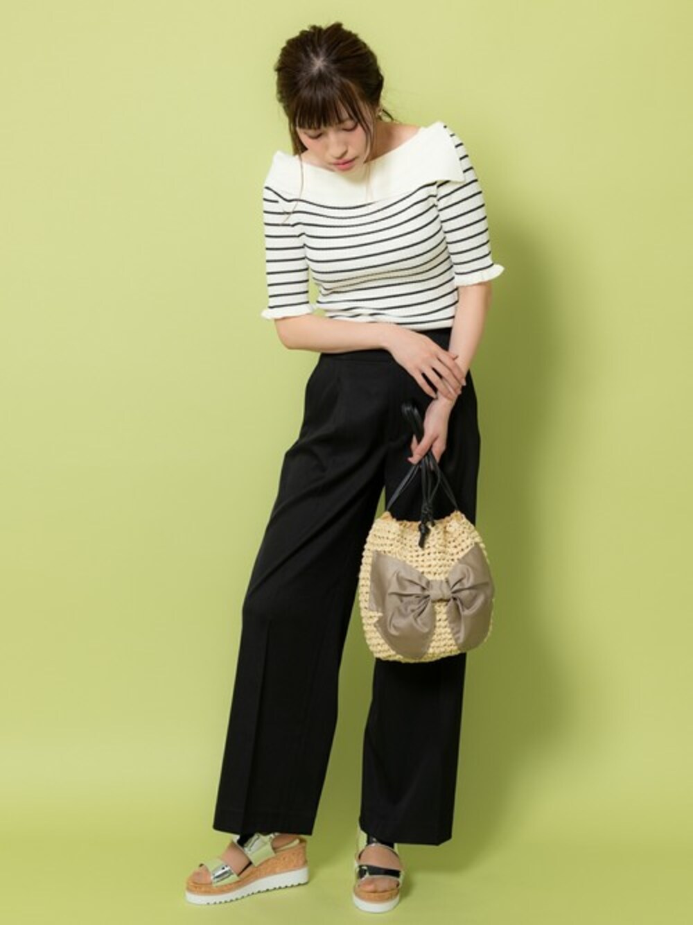 「ボーダー、休日スタイル、ワイドパンツ、マリン、オフショル、ボーダートップス、ootd、センタープレス、rew de rew、おしゃれさんと繋がりたい」｜「Rewdeのｵﾌｼｮﾙﾎﾞｰﾀﾞｰﾆｯﾄ（9R14-03061）（ニット/セーター、ホワイト系）」を使った、Rewde Staffさん（レディース・163cm）の春コーディネートの1枚目の写真