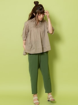 「カーキパンツ」｜Rewde Staffさん（レディース・163cm）の春コーディネート