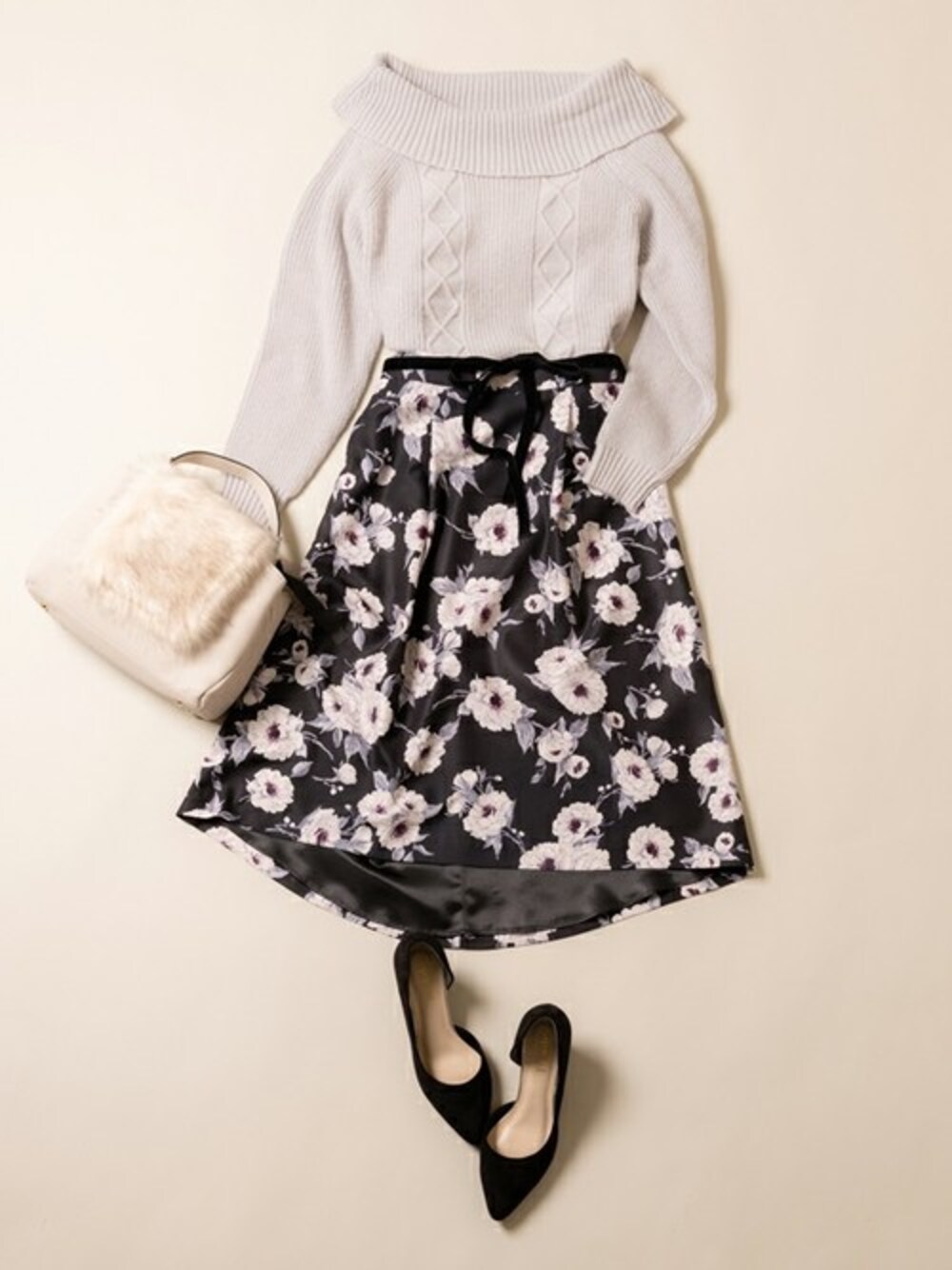 「スカート、花柄、デート、オフショル、ootd、着回しコーデ、大人かわいい、おしゃれさんと繋がりたい、Rewde、ルゥデ」｜「Rewdeのｹｰﾌﾞﾙ編みｵﾌｼｮﾙ風ﾆｯﾄ（9R14-12100）（ニット/セーター、グレー系）」を使った、Rewde Staffさん（レディース・163cm）の秋コーディネートの1枚目の写真