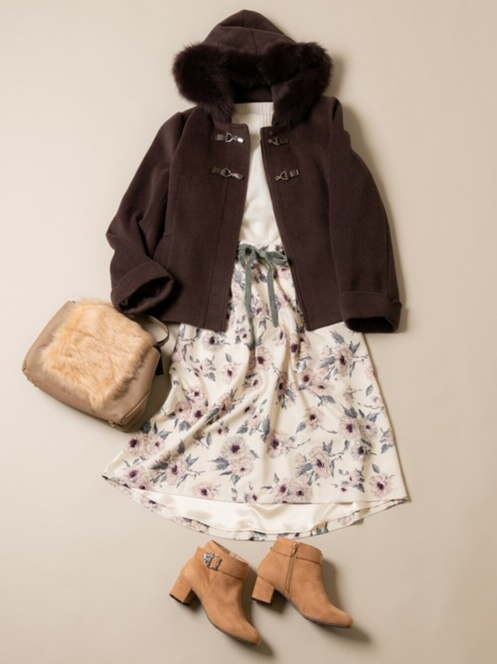「コート、アウター、スカート、大人コーデ、オフショル、ootd、花柄スカート、おしゃれさんと繋がりたい、Rewde、ルゥデ」｜「Rewdeのｹｰﾌﾞﾙ編みｵﾌｼｮﾙ風ﾆｯﾄ（9R14-12100）（ニット/セーター、ホワイト系）」を使った、Rewde Staffさん（レディース・163cm）の秋コーディネートの1枚目の写真