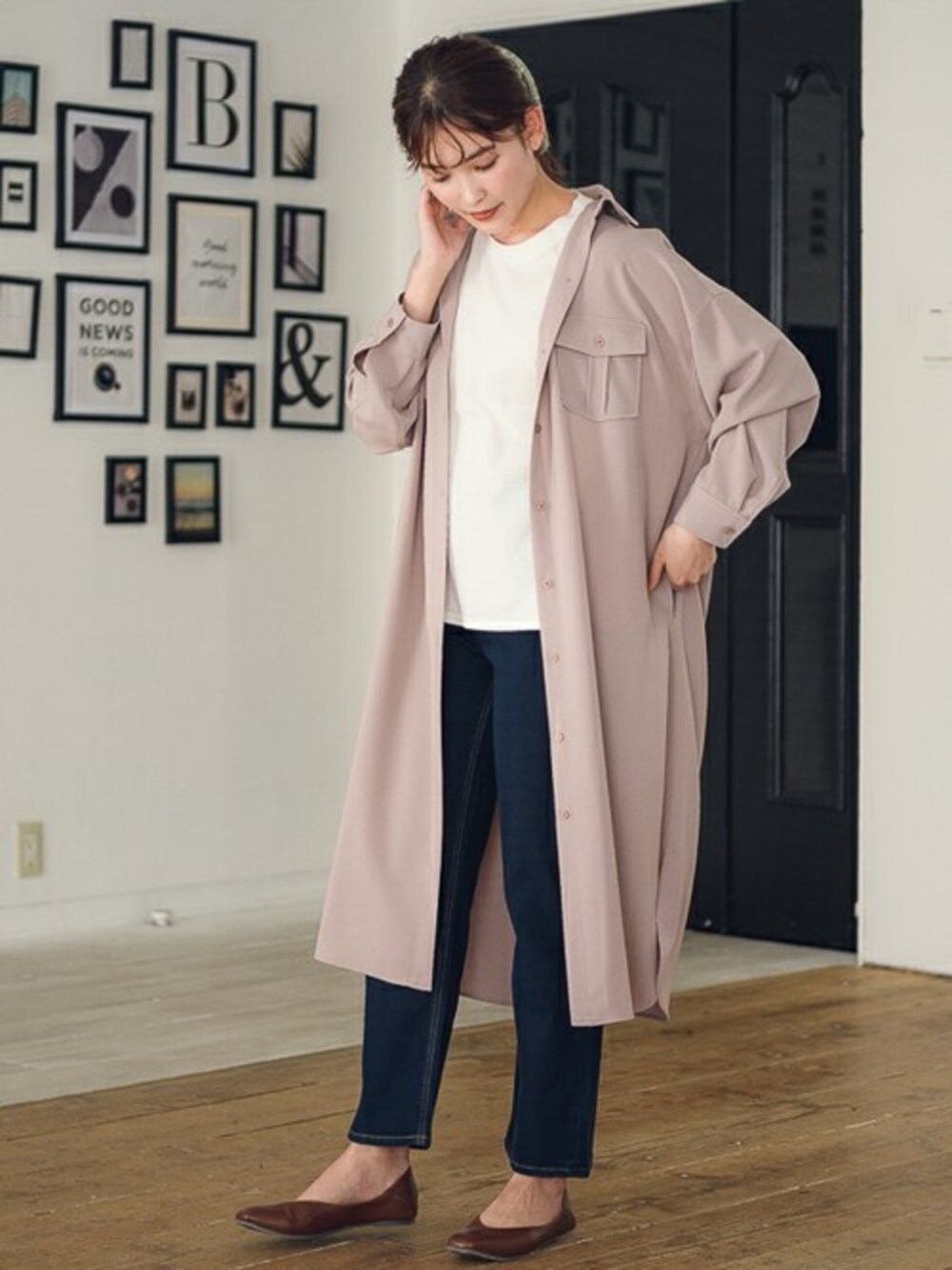 「ロングシャツ、バブアー、デニムパンツ、パンツスタイル、カジュアルコーデ、ストレートデニム、ロングシャツワンピ、オータムカラー、はおりワンピ」｜「Rewdeのｽﾄﾚｰﾄﾃﾞﾆﾑﾊﾟﾝﾂ（0R12-07049）（その他パンツ、ブルー系）」を使った、Rewde Staffさん（レディース・164cm）の秋コーディネートの1枚目の写真