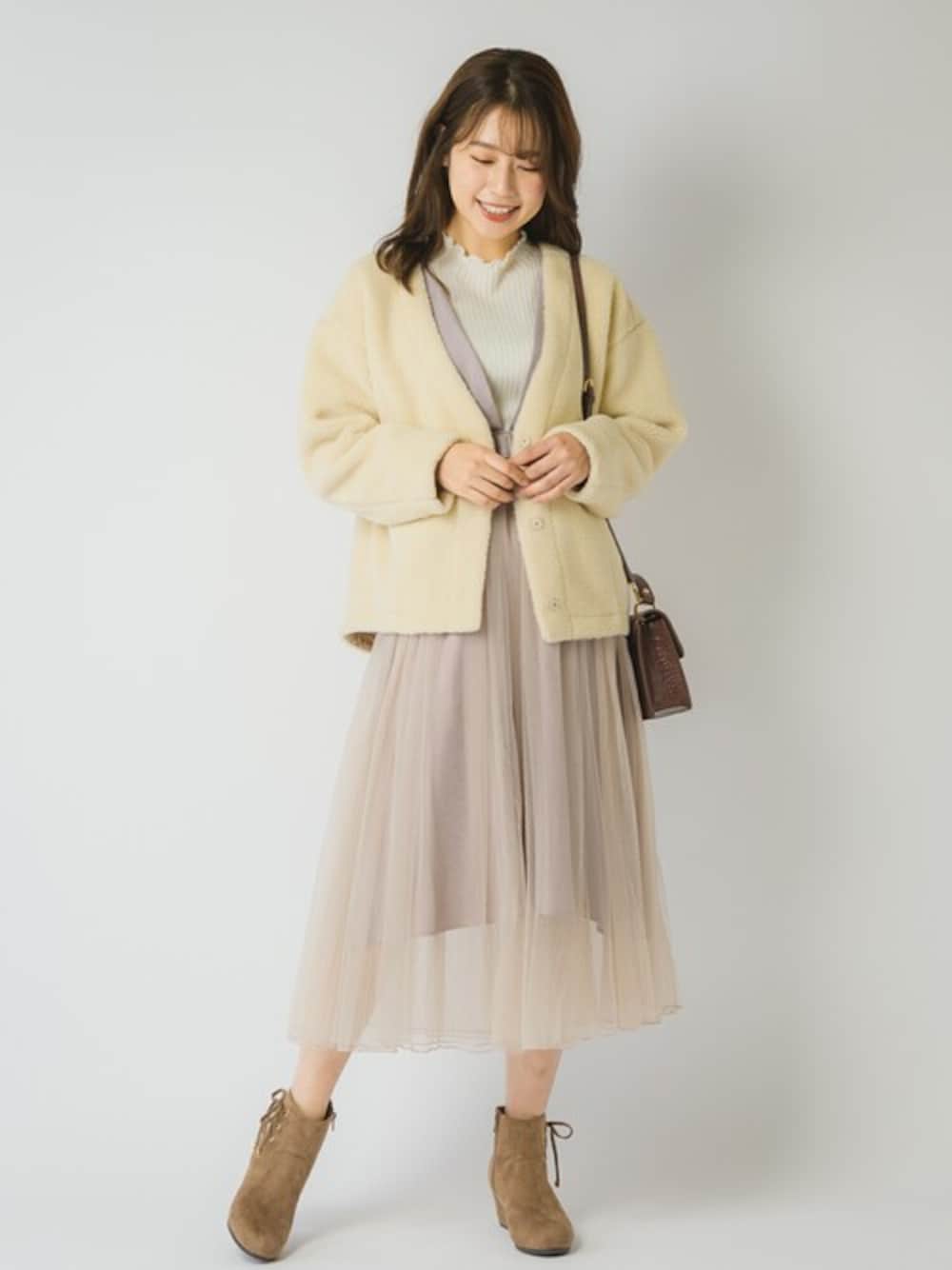「ニット、ジャケット、アウター、ボア、ショートブーツ、チュールスカート、ジャンパースカート、フェミニン、プチハイネック、ニュアンスカラー」｜「Rewdeのボアジャケット（0R16-11056）（その他アウター、ベージュ系）」を使った、Rewde Staffさん（レディース・166cm）の秋コーディネートの1枚目の写真