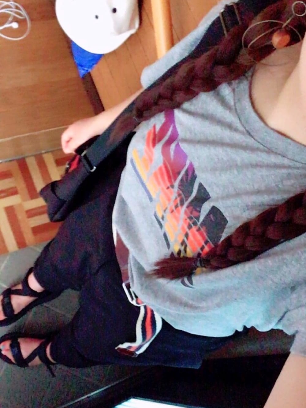 「NIKE、古着、Tシャツ、GU、UNIQLO、三つ編み、グレー、低身長、ラクチンコーデ、ウッドアクセサリー」｜「usedのアイテム（ピアス（両耳用）、ブラウン系）」を使った、mamさん（レディース・152cm）の秋コーディネートの1枚目の写真
